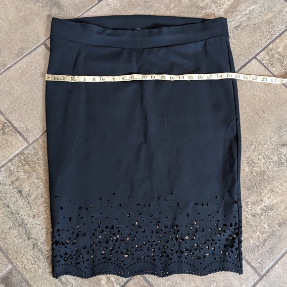 Torrid Skirt Stretchy Pencil Lacey Cut Out Hem Size 2 Black - Picture 5 of 12